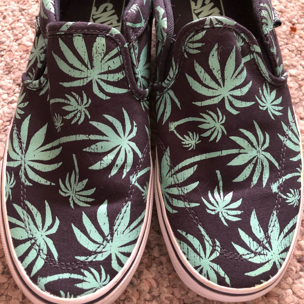 Gently Used Tropical Vans Sz 8